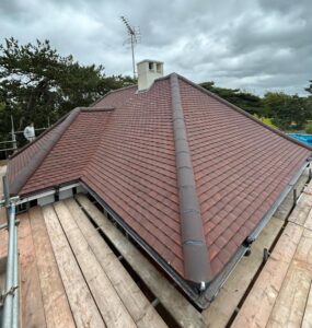 Roofing work covering tile, slate, felt, and flat roofs by Arkview