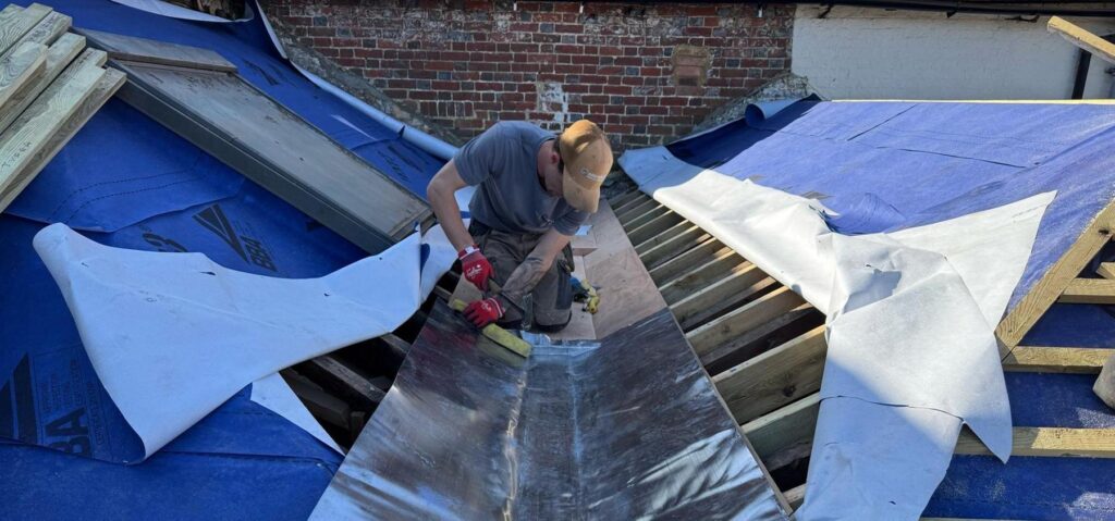 Roofing work covering tile, slate, felt, and flat roofs by Arkview